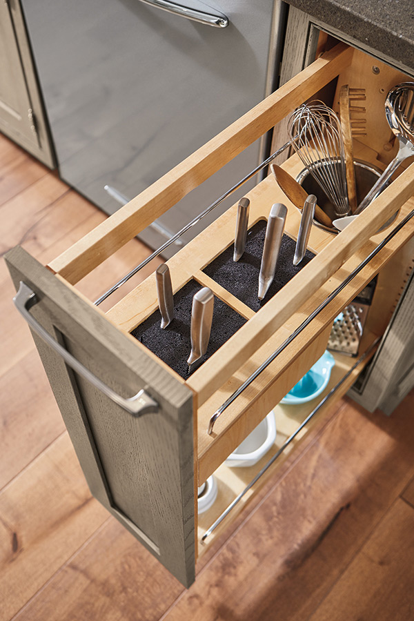 Base Utensil Pull-Out with Knife Block
