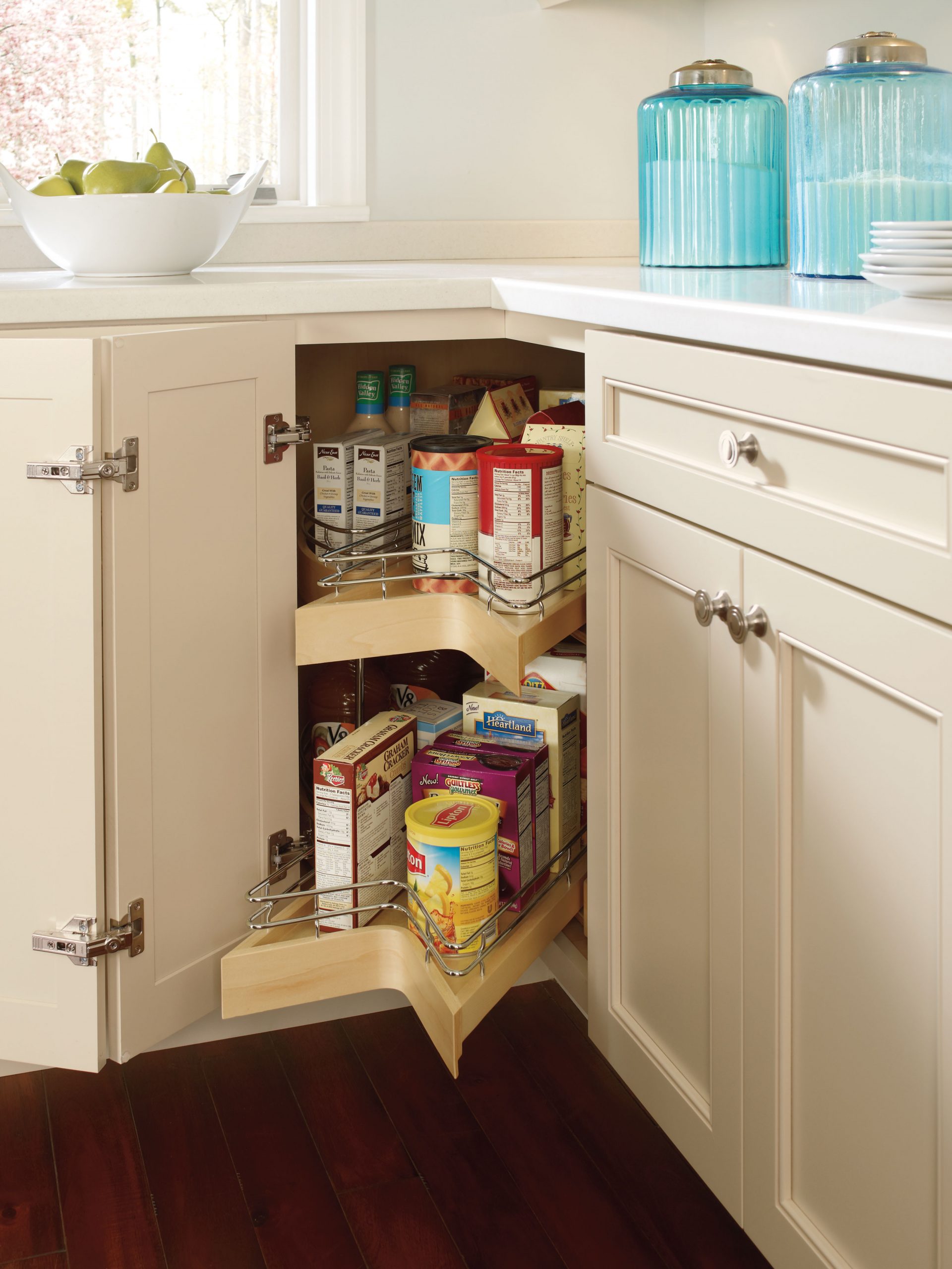 Lazy Susan Pull-Out Corner